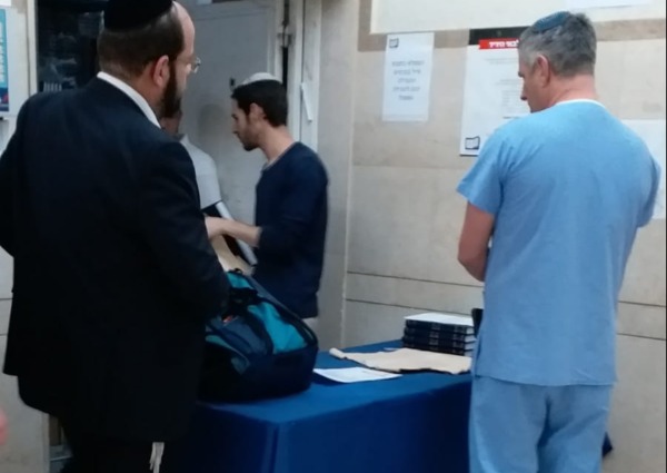 גם רופאים במשמרת הגיעו