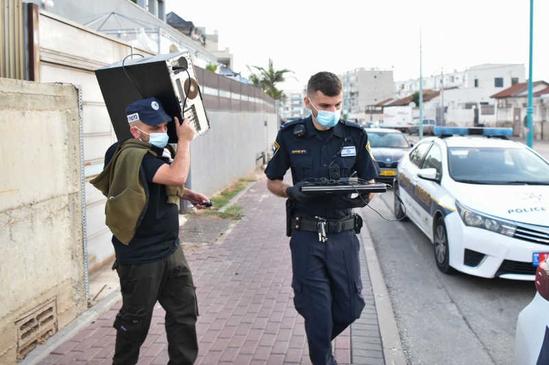 מעצר החשודים והחרמת מחשבים מבתיהם