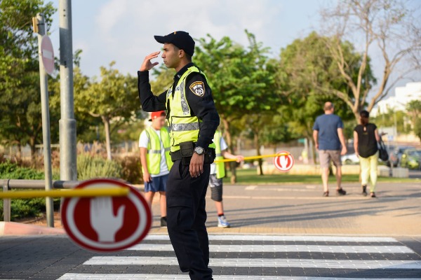 המשטרה בפתיחת שנת הלימודים. ארכיון
