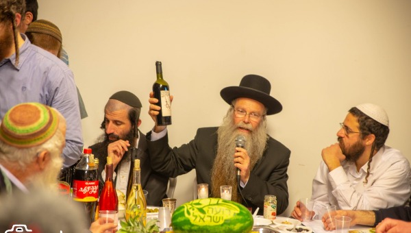 התוועדות לכבוד ט ו בשבט בקבר יוסף כיפה