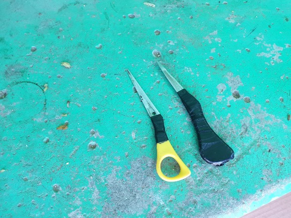 הסכינים שנמצאו ברכב