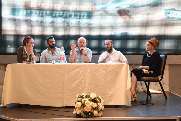 וועידת האיחוד הלאומי, הערב