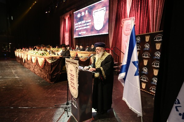 הרב הראשי הרב יצחק יוסף נואם