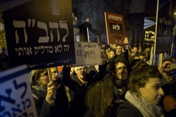 הפגנת תמיכה בגלריית ברבור