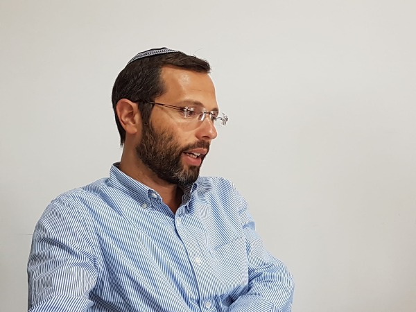 לפרק את המנהל האזרחי. ישראל גנץ