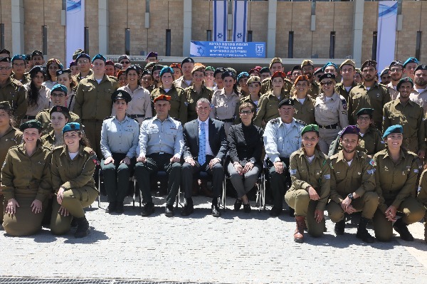 מצטייני הנשיא בצילום עם יו"ר הכנסת ואנשי משמר הכנסת