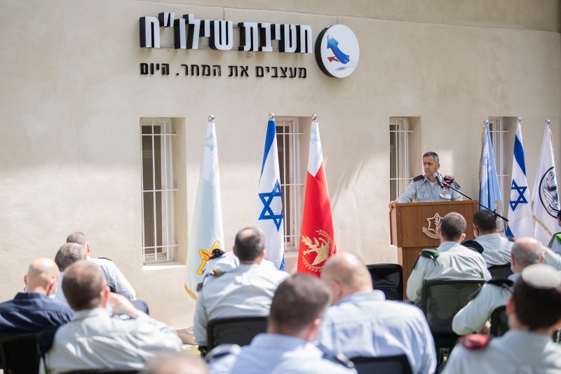 הרמטכ"ל כוכבי עם משתתפי הטקס