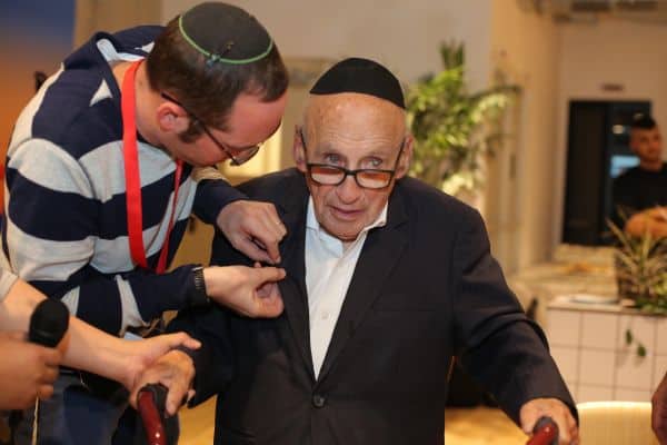 הענקת הסיכה לרוטשילד