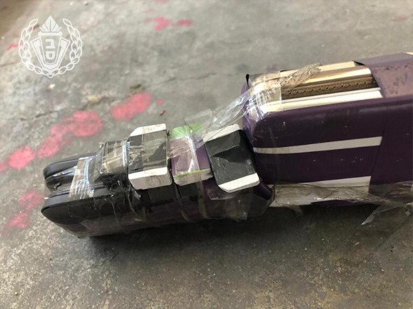 חבילת הטלפונים וכרטיסי הסים המוברחים