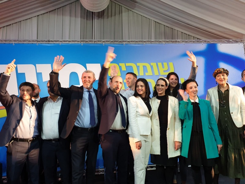המועמדים חוגגים
