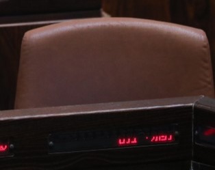 הכסא הריק. בנט נעדר מהמליאה