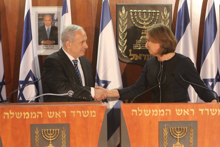 עם פחות מנדטים נתניהו גובר על לבני 