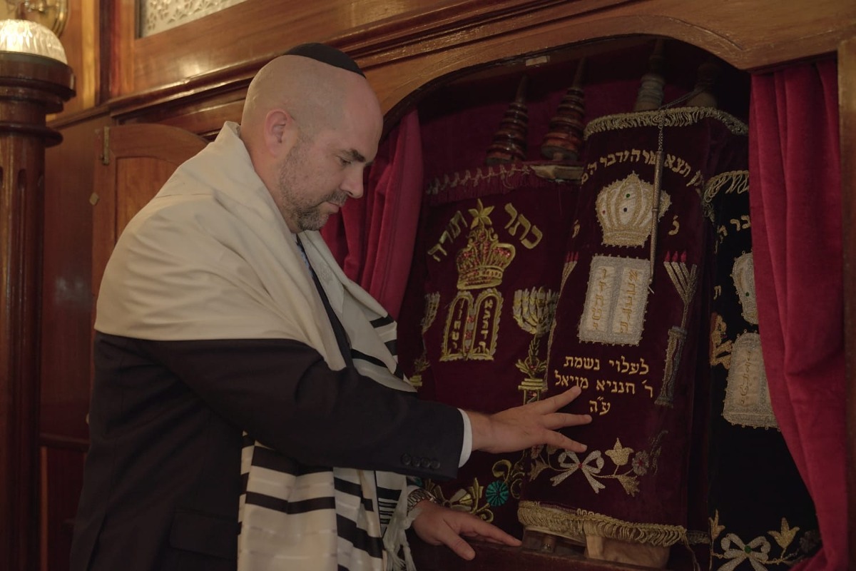 ספרי התורה בארון הקודש | 