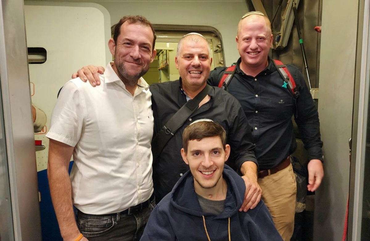 על כבש המטוס | 