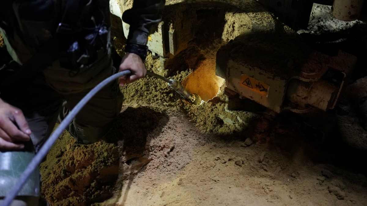 החדרת חומרים למנהרה