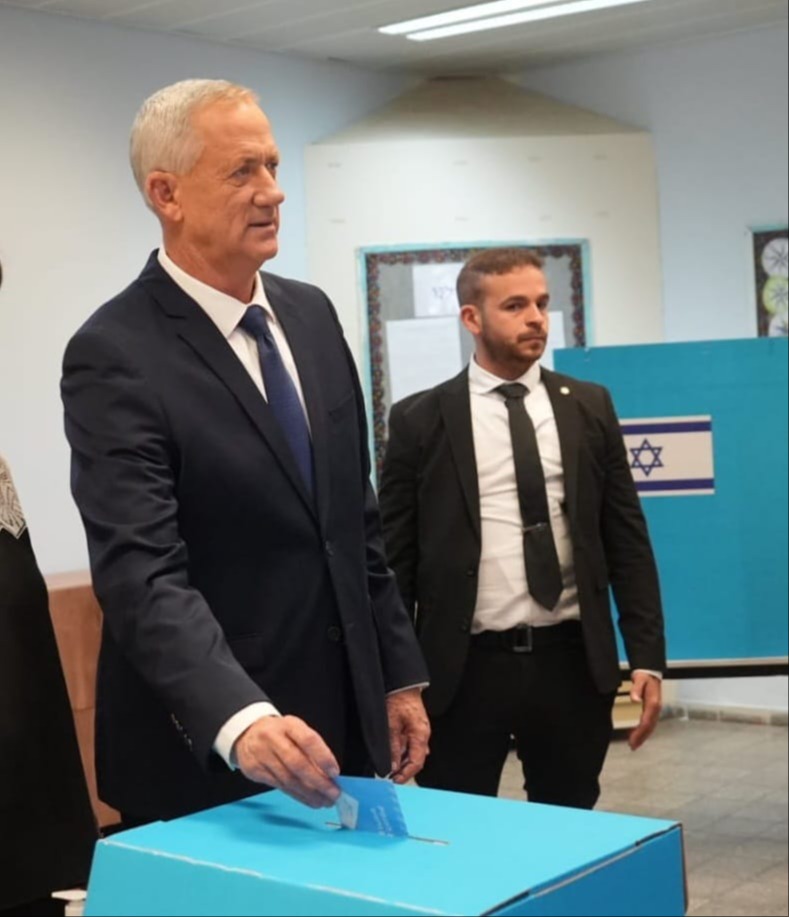 גנץ מצביע