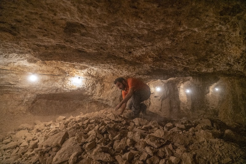החפירה במערות התבצעה בתנאים לא קלים
