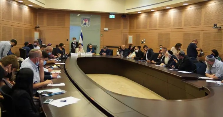 הדיונים בוועדה