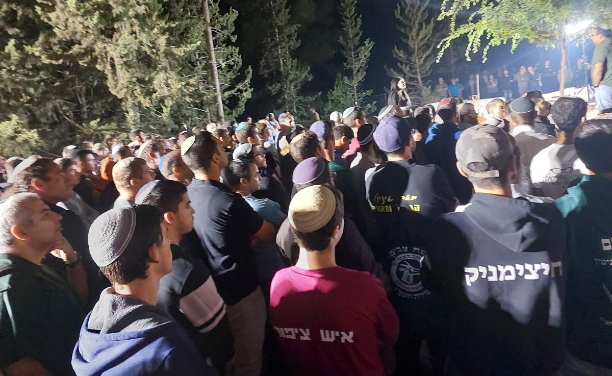 הלווייתו של אלישע אנטמן הי"ד | 
