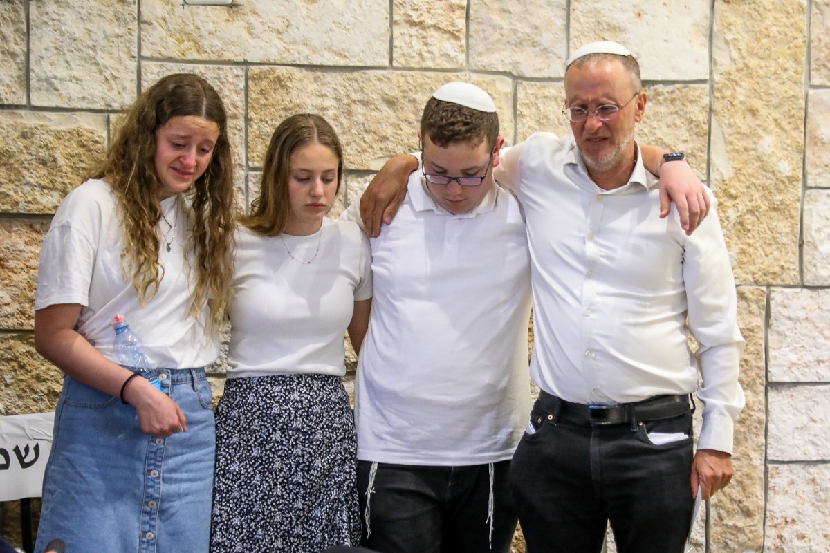 הלווית האחיות רינה ומאיה די הי"ד | 