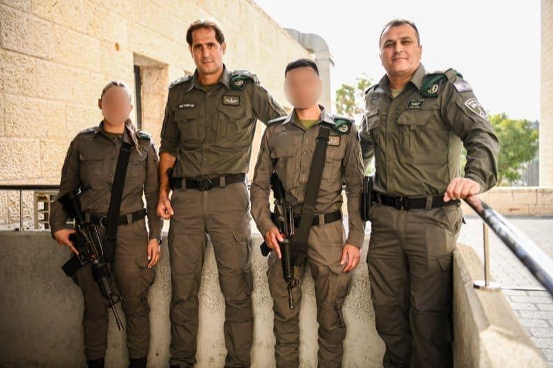 מפקד משמר הגבול ניצב אמיר כהן, ושני הלוחמים | 