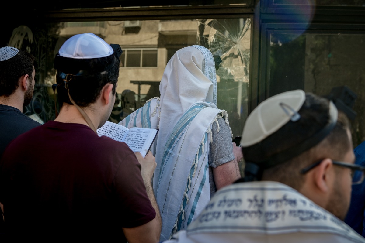 תפילה בתל אביב, ארכיון