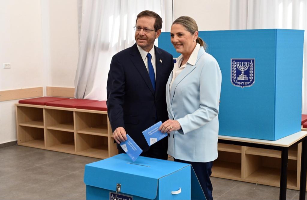 יצחק ומיכל הרצוג כבר הצביעו | 
