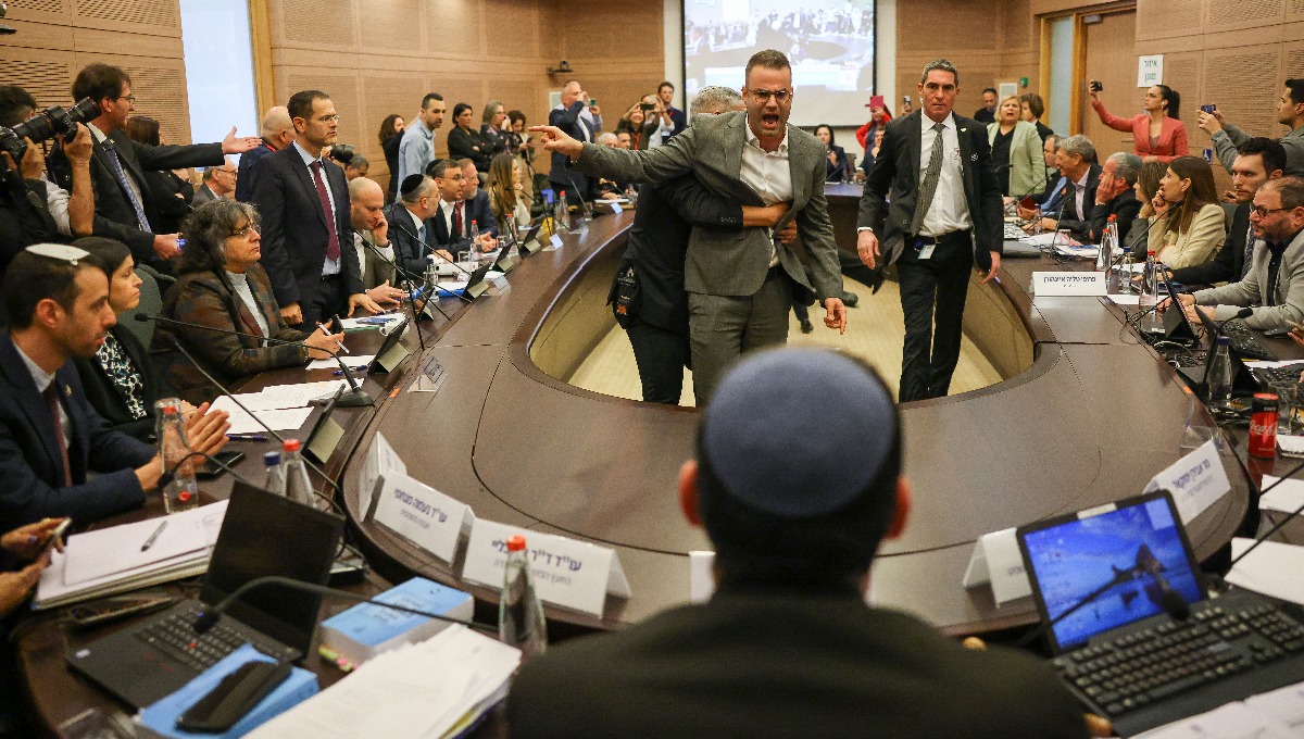 יוראי להב הרצנו צועק בדיון | 