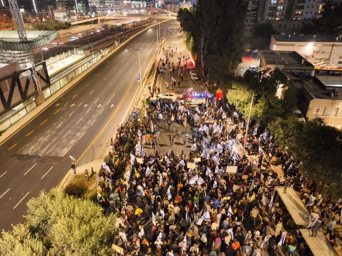 מפגינים יורדים לאיילון | 