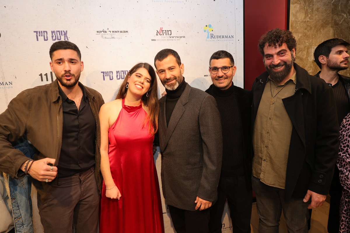 שחקני הסדרה