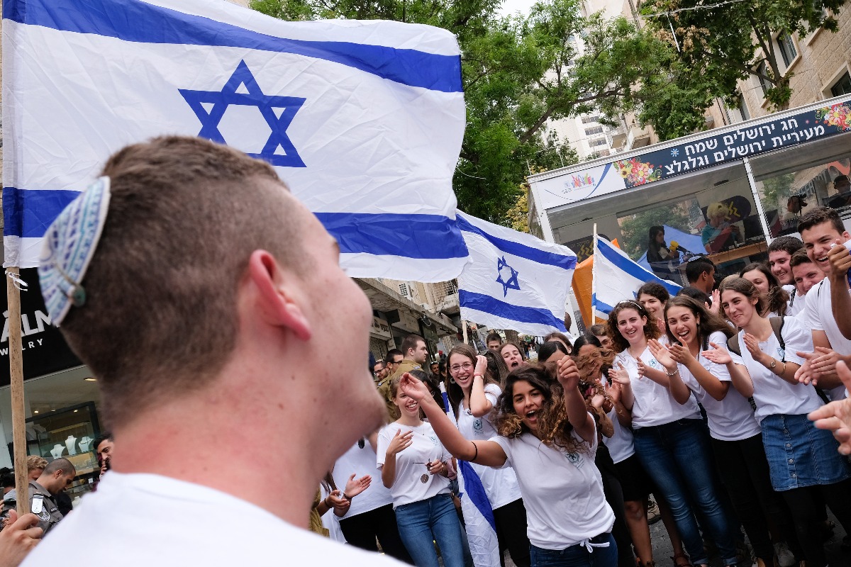 אינדור משיב להנדל | 