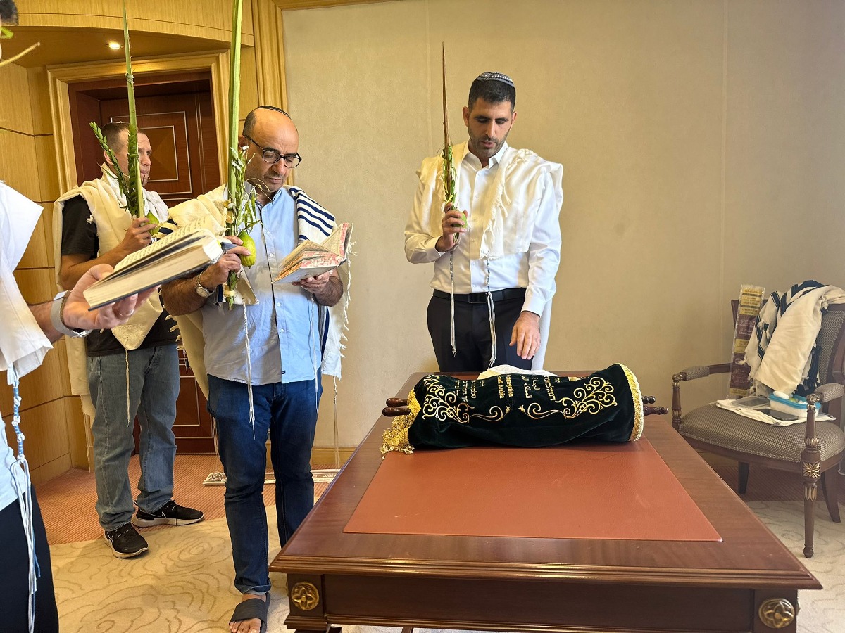 עם ארבעת המינים בריאד | 
