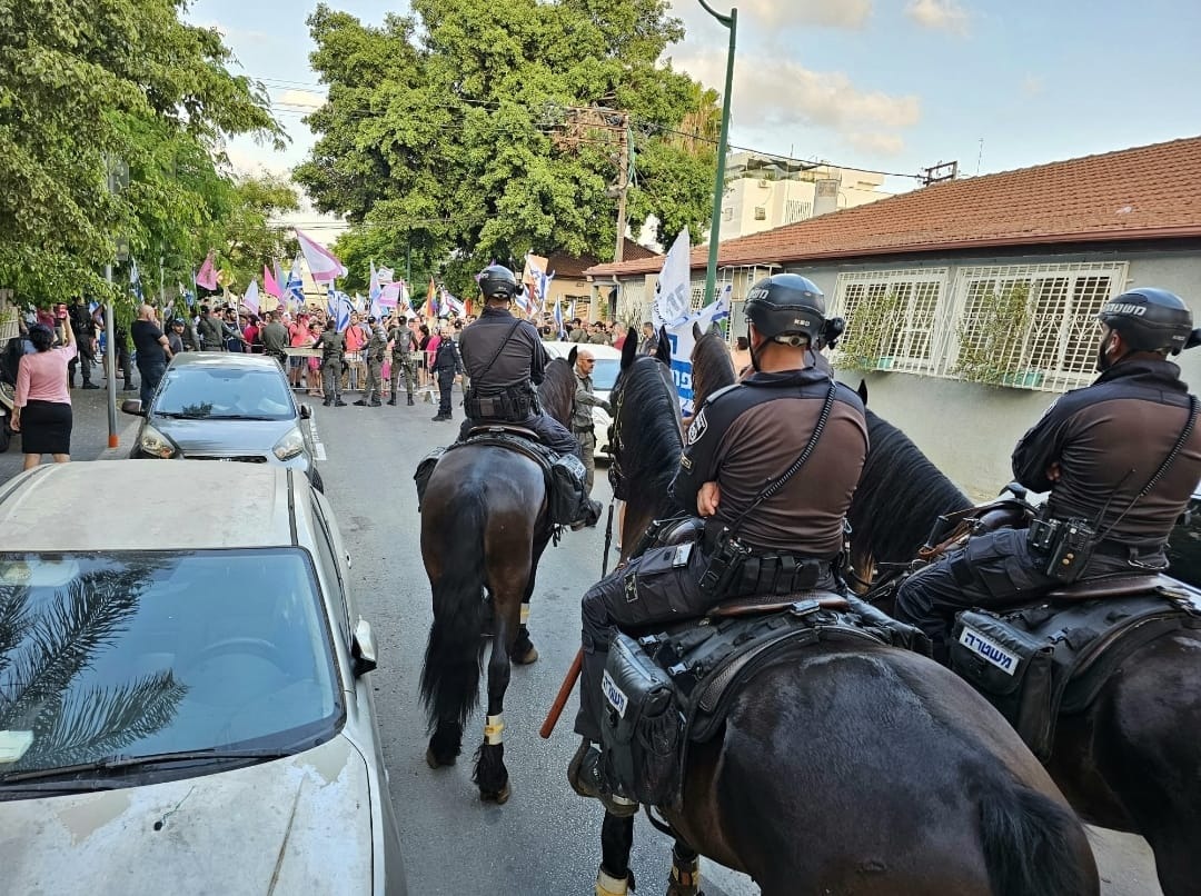 המחאה מחוץ לביתו של וסרלאוף | 
