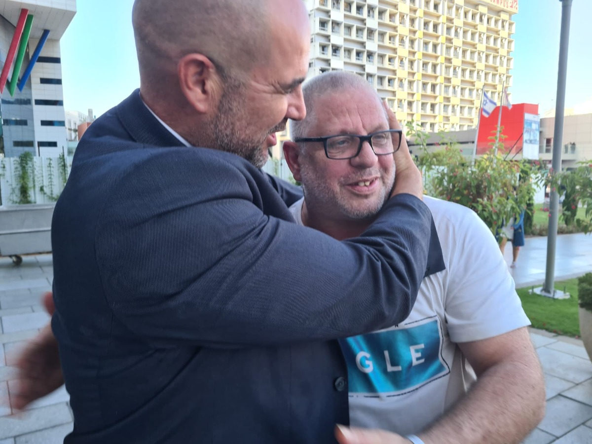מחייכים ביציאה מבית החולים | 
