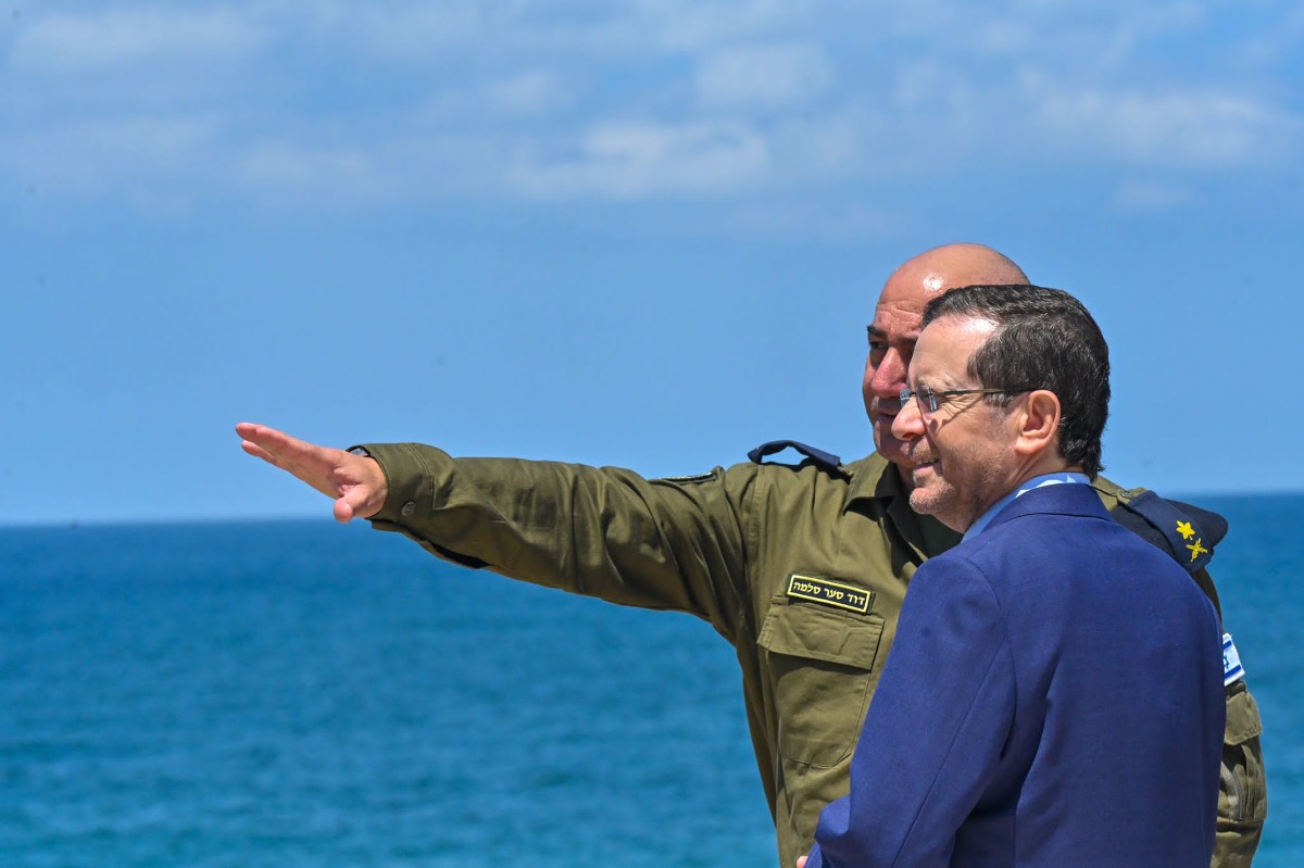 הנשיא הרצוג ומפקד חיל הים | 