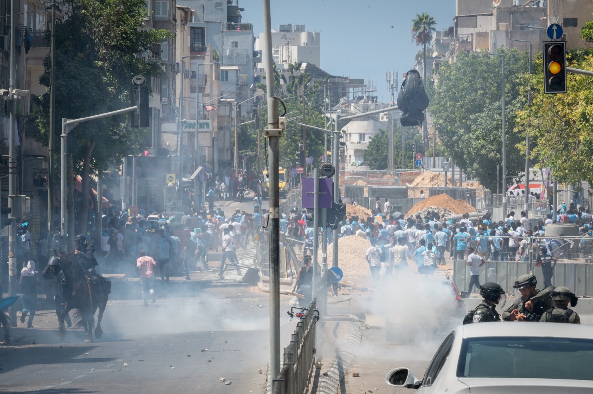 התפרעויות בתל אביב, 49 שוטרים נפצעו | 