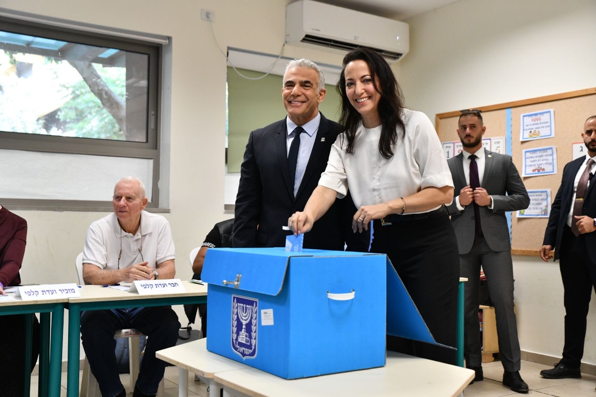 יאיר וליהיא מצביעים | 