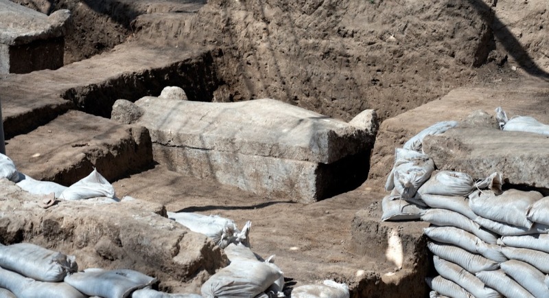 סרקופג (ארון קבורה) שנחשפו בחפירה