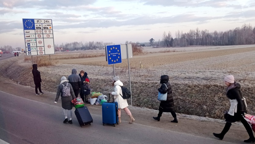 פליטים אוקראינים בדרכם לפולין
