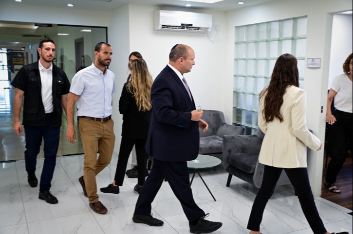 בנט מגיע לוועדה | 