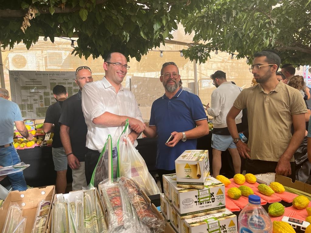 הסתיים עם סט ארבעת המינים | 