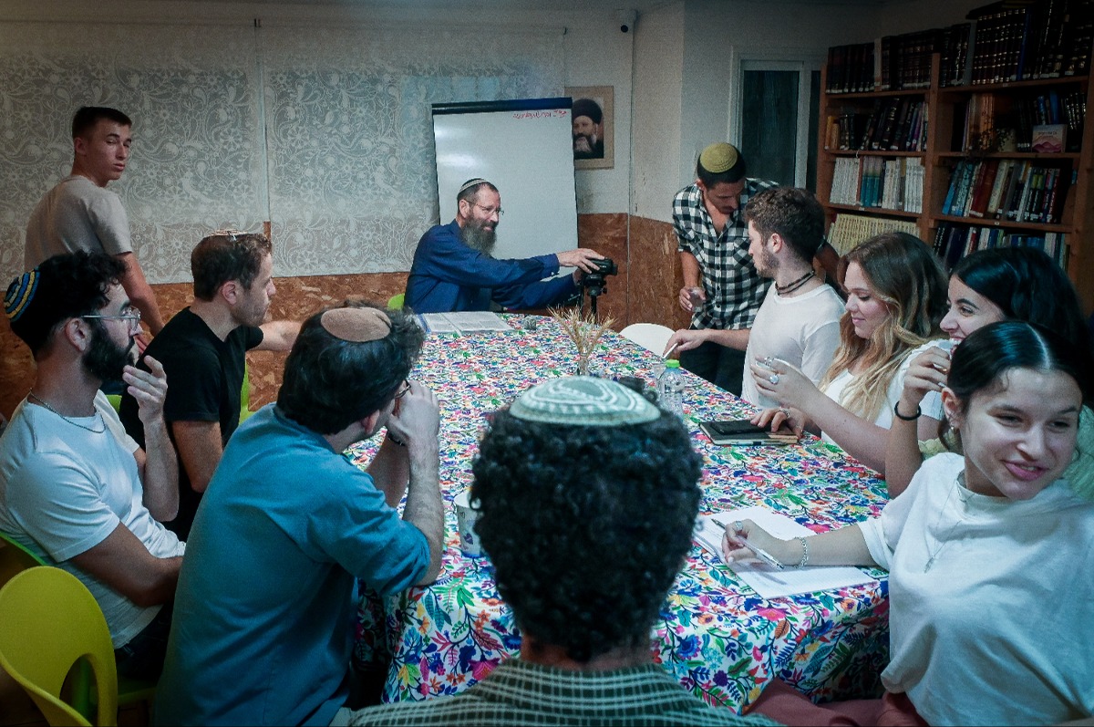 הרב לוינשטיין במהלך השיעור | 
