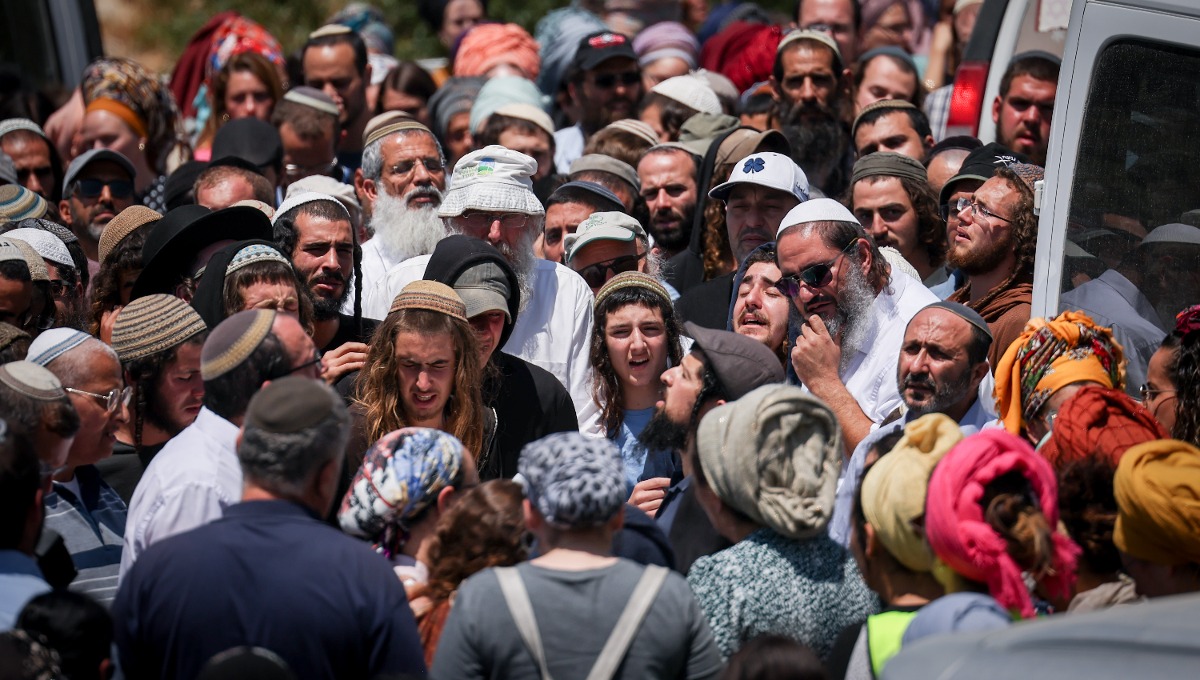 הלוויתו של נחמן בן ה-17 בבית העלמין בשילה | 