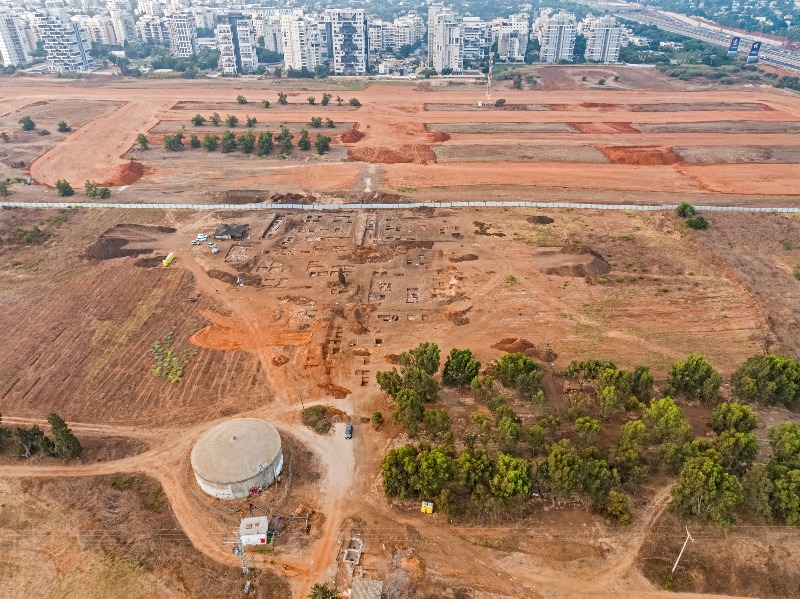 תמונה אווירית של החפירות הארכיאולוגיות באתר. 