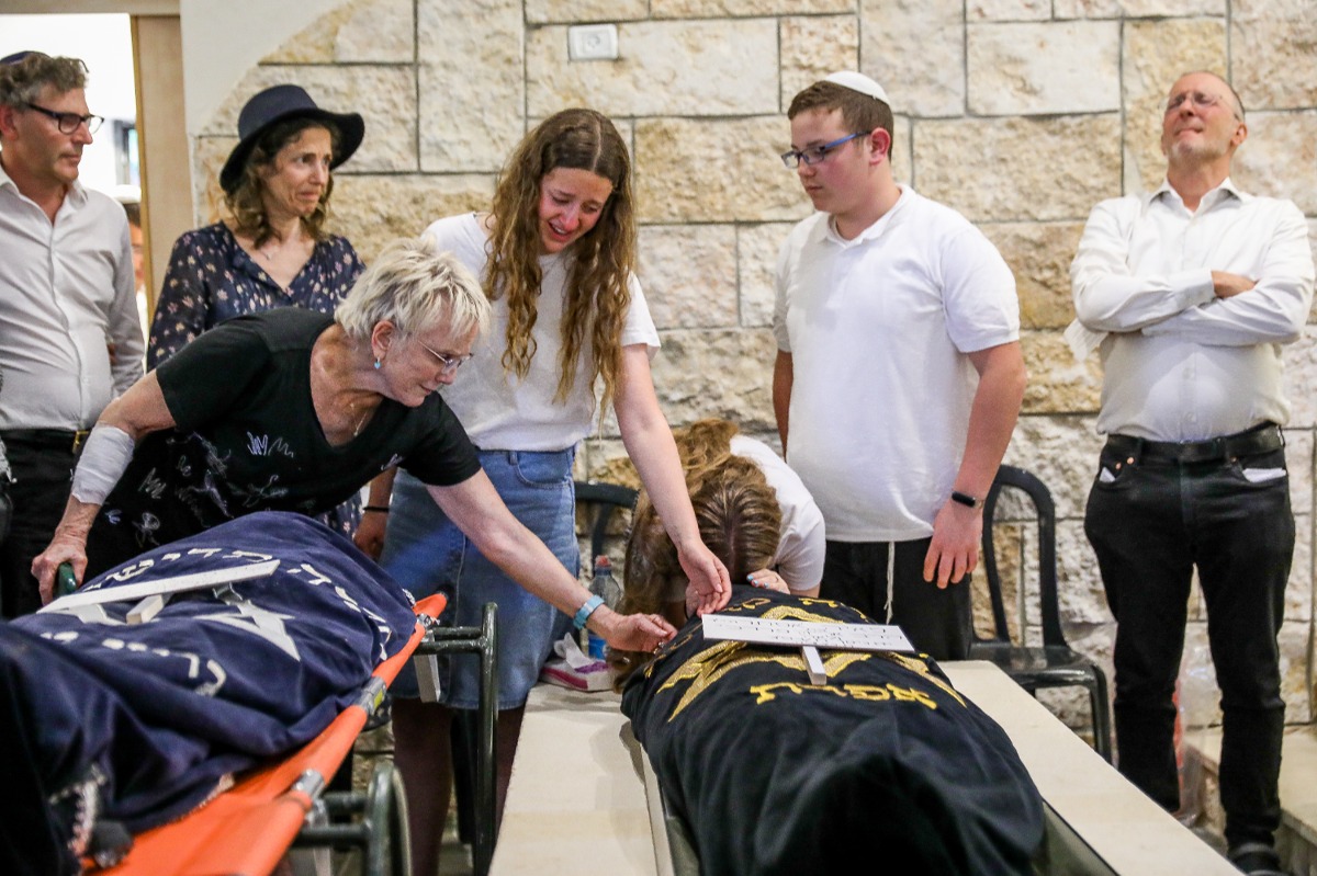 הלווית האחיות רינה ומאיה די הי"ד | 