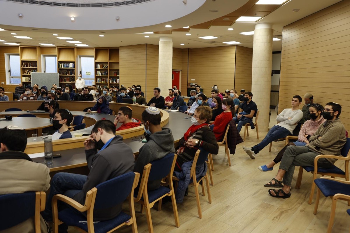 תלמידי הישיבה במהלך ימי העיון