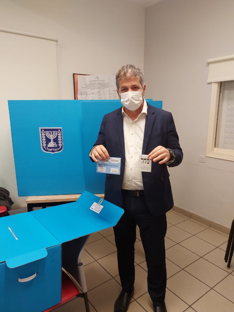 סגן שר הבריאות, יואב קיש מצביע