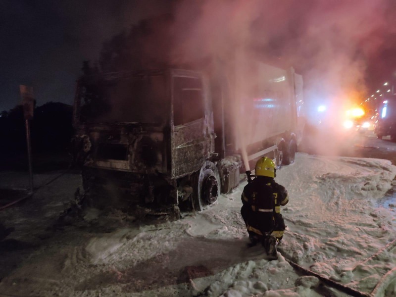 משאית של העירייה שנשרפה בשבת האחרונה כתגובה לאכיפת בנייה