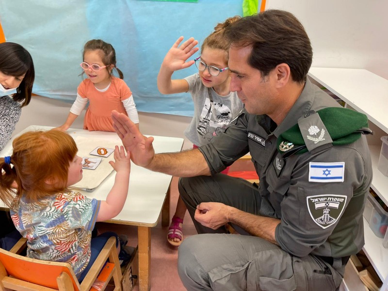 שוטרי מג"ב בפעילות עם ילדי "שלוה"