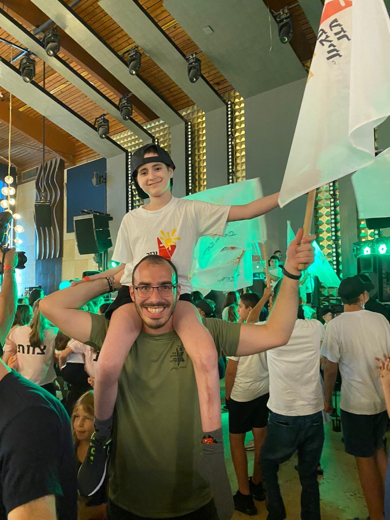 חוגגים במחנה של העמותה